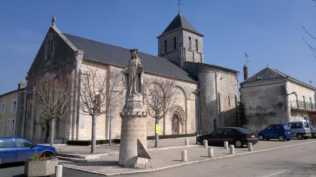 La Maison Jaune Bed and Breakfast Bouresse Buitenkant foto